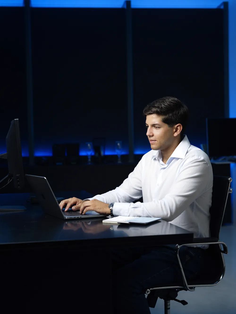 Rafa, founder de Eleven, trabajando